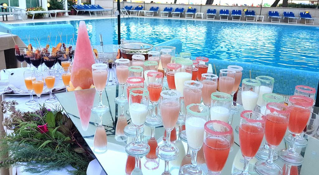 Hotel Bristol ลินญาโน ซับเบียโดโร ภายนอก รูปภาพ